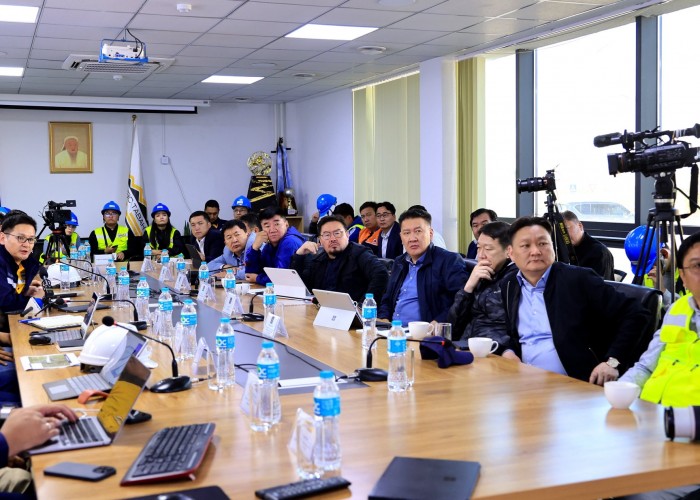 Ерөнхий сайд тэргүүтэй төлөөлөгчид “Эрдэнэс Тавантолгой” ХК-ийн Өмнөговь аймгийн Цогтцэций дэх салбарт ажиллав