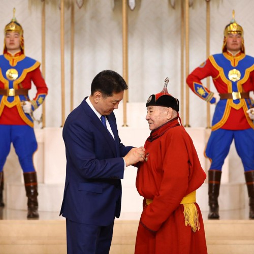 Ерөнхийлөгч Ухнаагийн Хүрэлсүх нэр бүхий эрхмүүдэд төрийн дээд цол, одон, медаль хүртээлээ