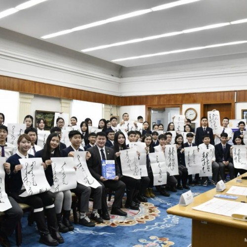 141-р сургуулийн сурагчид “Төрийн мэдээлэл” эмхэтгэлийн 35 жилийн ойн үйл ажиллагаанд оролцлоо