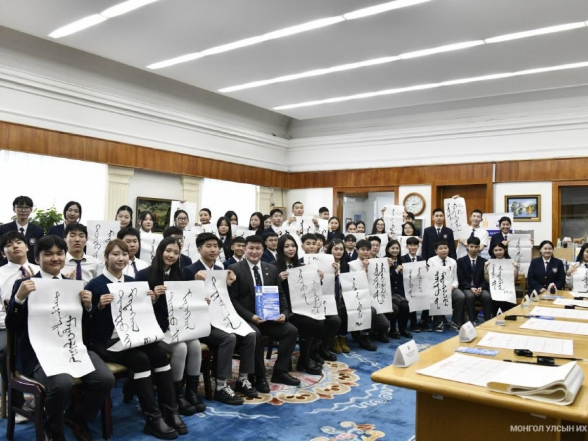 141-р сургуулийн сурагчид “Төрийн мэдээлэл” эмхэтгэлийн 35 жилийн ойн үйл ажиллагаанд оролцлоо