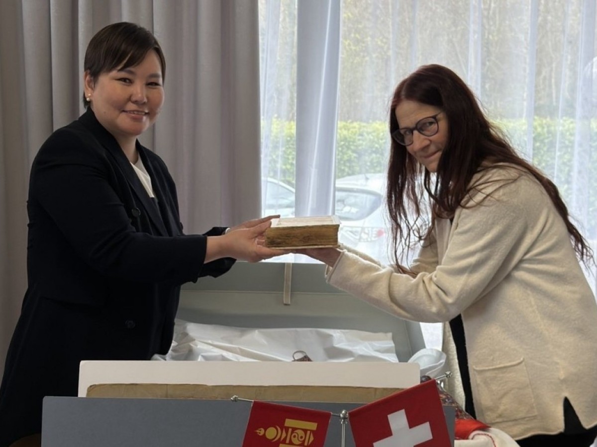 Бернийн их сургуулийн номын санд хадгалагдаж байсан Монголын түүх, соёлын үнэт өвд хамаарах эртний ховор хоёр бичвэрийг Монгол Улсад буцаана