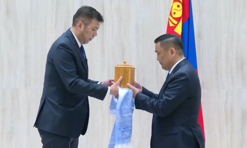 Орлогч Б.Мөнхбат Нийслэлийн засаг даргын тамгыг хүлээн авлаа