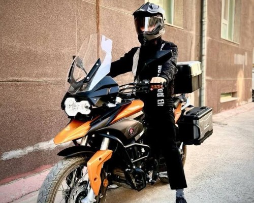 Мотоцикл унах үедээ хамгаалалтын малгай заавал өмсөх ёстойг анхаарууллаа