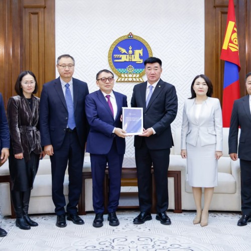 "Төрөөс мөнгөний бодлогын талаар 2027 онд баримтлах үндсэн чиглэл батлах тухай" УИХ-ын тогтоолын төсөл өргөн мэдүүлэв